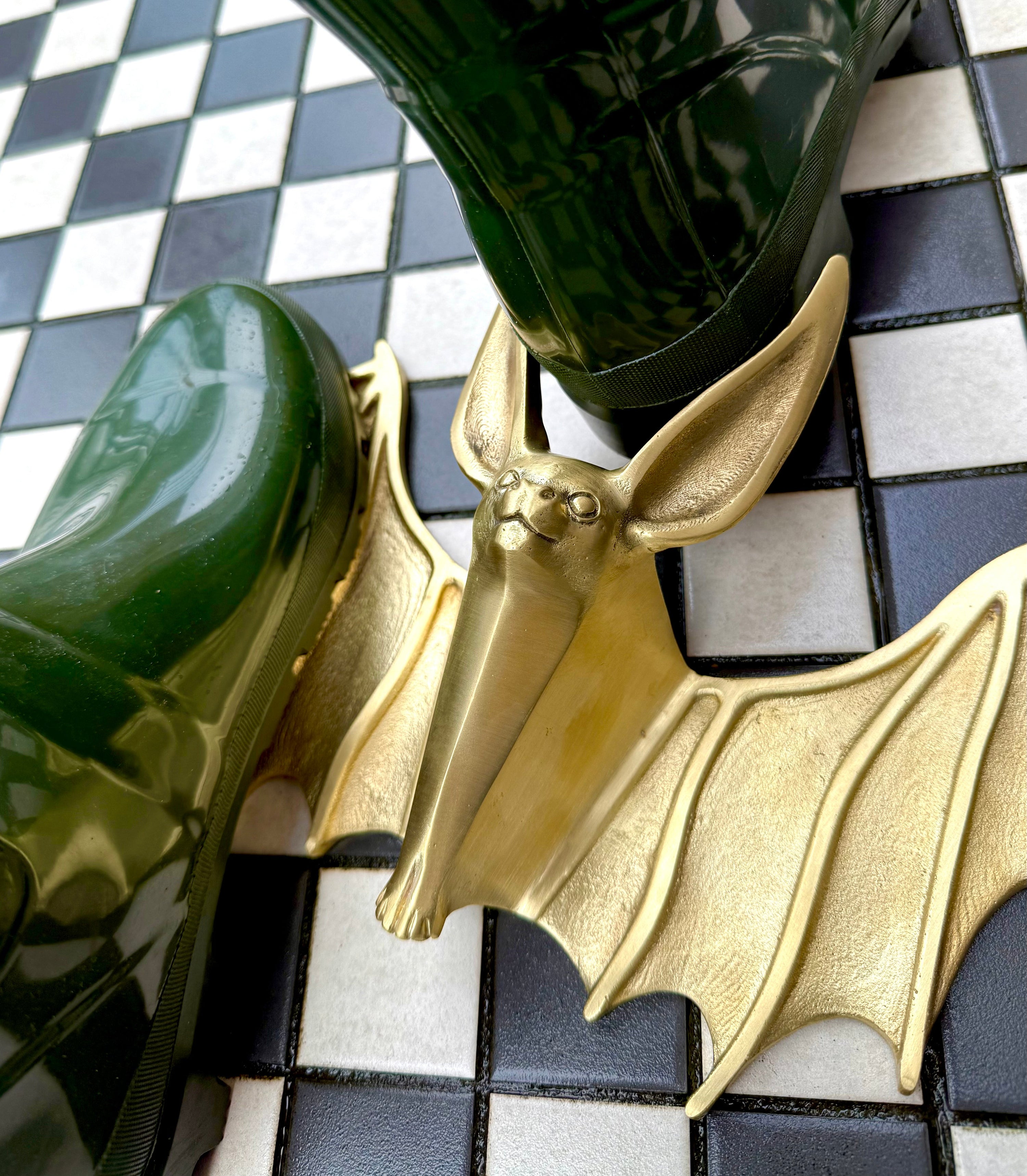 Totally Batty! Hera Ray's new BatJack