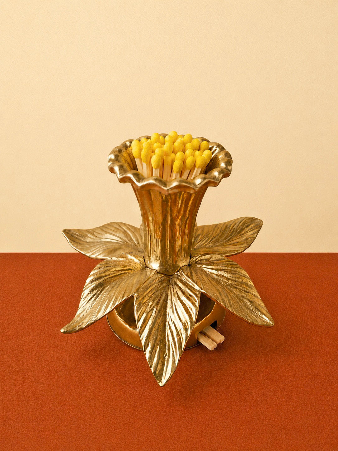 daffocil match striker in brass
